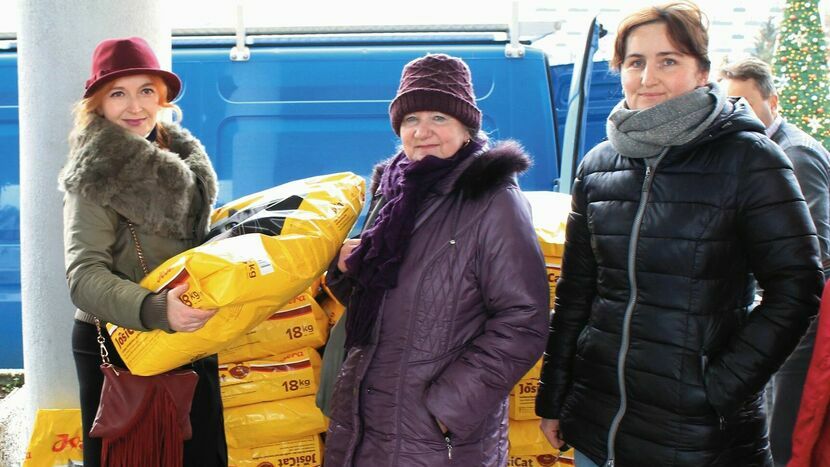Anna Filipowska (z lewej) od lat angażuje się w pomoc bezdomnych zwierzętom z miasta i powiatu puławskiego. Jej fundacja w zeszłym roku zniknęła z rejestru stowarzyszeń. Powodem były kłopoty z transparentnością.