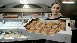 Tłusty czwartek. Tłumy w cukierniach w Lublinie, długie kolejki do pączków. Zdjęcia