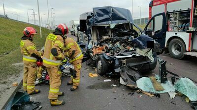 Wypadek na ul. Mełgiewskiej w Lublinie. 5-latka zakleszczona we wraku. Zdjęcia