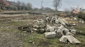 Spółka Agrocom dopiero dwa tygodnie temu otrzymała oficjalny protokół przekazania całości terenu. Miejsce, w którym spadła rakieta, nie zostało jeszcze uporządkowane