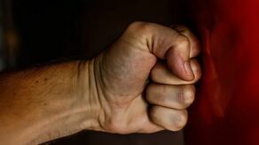 Wyganiał ojca z domu, psa uderzył tłuczkiem do mięsa. Wyrodny syn w areszcie 