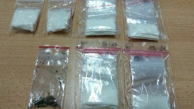 Biała Podlaska. Narkotyki nie trafią na rynek. Amfetamina i marihuana znaleziona w kurtce 48-latka
