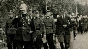 Historyczne fotografie z Zamościa odnalezione za oceanem. Teraz trafiły do strażaków