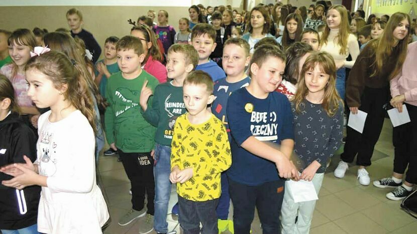 Najwięcej ukraińskich dzieci mieliśmy w kwietniu, wówczas był szczyt migracji, były momenty, że uczyło się u nas ich sześćdziesięcioro – mówi Ilona Majak-Gierczak, dyrektor Szkoły Podstawowej nr 1 w Opolu Lubelskim