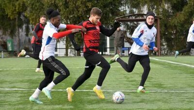 Orlęta Spomlek wygrały sparing z Victorią Sulejówek. Poszukiwania napastnika trwają