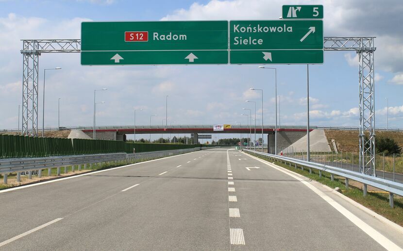 Obecnie gotowych jest zaledwie 87 z planowanych 300 km drogi ekspresowej nr 12. Kierowcy mogą korzystać z odcinka   łączącego Puławy, Lublin i Piaski