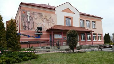 Tak wygląda mural na ścianie GOK w Starym Zamościu. Jak przedstawiają się pozostałe? Aby się o tym przekonać, należy wybrać się do Nielisza, Skierbieszowa i Sułowa.