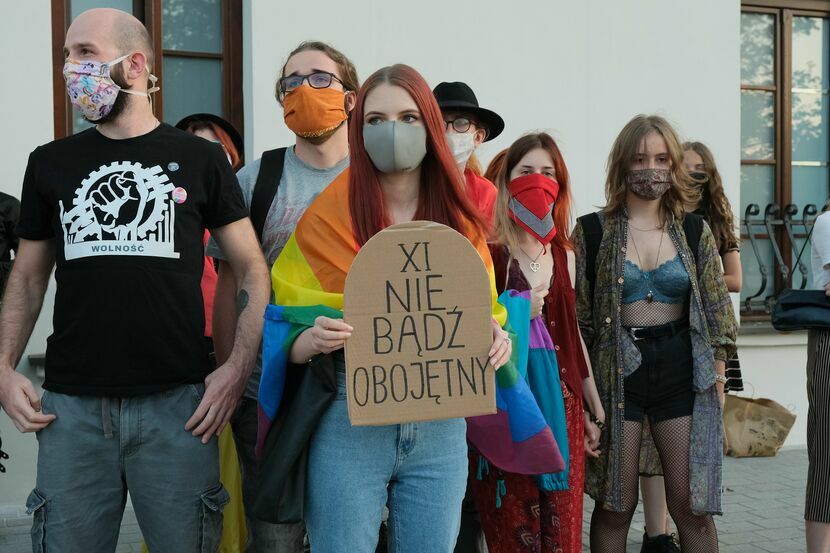 Rok 2020. Niemy protest przeciwko przemocy wobec osób LGBT