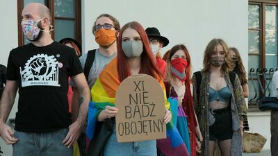 Rok 2020. Niemy protest przeciwko przemocy wobec osób LGBT