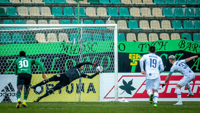 W kluczowym momencie meczu ze Stalą Maciej Gostomski obronił rzut karny