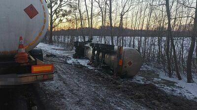 Cysterna z gazem wpadła do rowu. O krok od tragedii