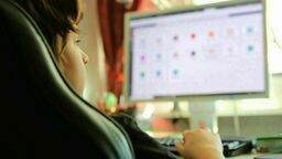 ChatGPT w szkołach i na uczelniach – wykorzystywać czy zakazywać?