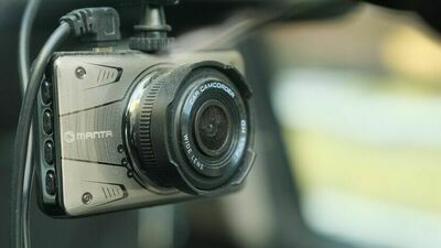 Co roku w Polsce sprzedaje się kilkaset tysięcy sztuk kamer samochodowych