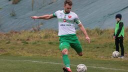 Unia Tarnów – Orlęta Spomlek 1:0. Raz na wodzie, raz w śniegu i na lodzie