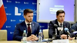 Artur Kozioł, p.o. dyrektora i poseł Dariusz Stefaniuk