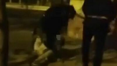 Skatowali nastolatka: bili, kopali, skakali. Poszło o pieniądze