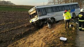 Lubelskie. Wypadek autokaru i rovera. Nie żyje kierowca. Dzieci w szpitalu