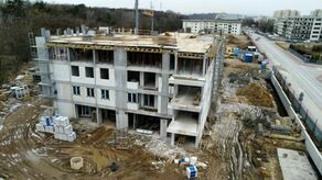 Ulica Spacerowa to jedna szybciej zabudowujących się części miasta. Nowe osiedle „Niwa Park” stawia tutaj spółka Żagiel Dom. Średnia cena za metr dwupokojowego lokalu wynosi tutaj 8,6 tys. zł
