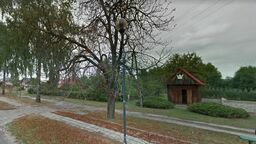 Aleja kasztanowo-brzozowa Najświętszej Maryi Panny wraz z zabytkowymi trzema kapliczkami: murowaną św. Onufrego z 1846 roku, św. Mikołaja i św. Anny oraz św. Antoniego (drewniane z XIX wieku) i słynną XVIII-wieczną Kaplicą Objawień na Wodzie jest jedną z atrakcji Krasnobrodu