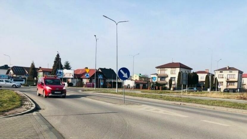 Ulica Starowiejska łączy się z Wojska Polskiego na zbudowanym kilka lat temu rondzie