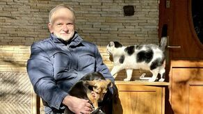 Co mi dała Francja? Otwarcie na świat i otwarcie na ludzi. Francuzi do tej pory mówią, że Polacy, jak się mijają na ulicy, to bez uśmiechu, z opuszczonym głowami, a Francuzi uśmiechają się, mówią dzień dobry, mają w sobie dużo optymizmu. Przenieśliśmy ten styl do swojego kręgu znajomych, potem troszkę dalej, między ludzi. Ale Francja to dla mnie przede wszystkim zawód, który lubiłem – mówi Kazimierz Deryło