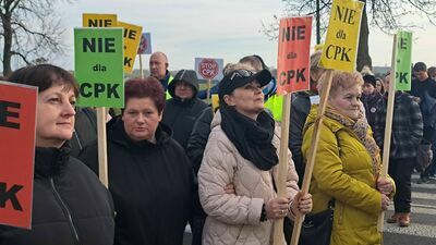 Tory mają powstać tam, gdzie stoi dom pani Agnieszki. Ludzie nie chcą takiej kolei do CPK