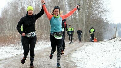 Przełajowe bieganie w Puławach. Śnieg, wiatr i wąwozy [zdjęcia]