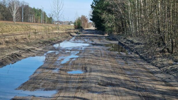 Biała Podlaska: Mr. Wojciech took pictures of streets in his housing estate.  Either mud or ruts