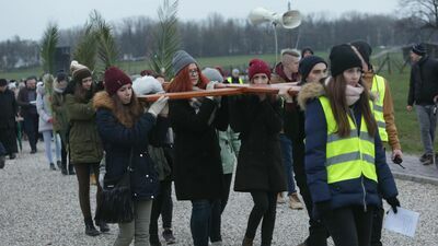 Droga Krzyżowa na Majdanku