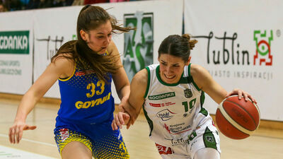 Aleksandra Stanaćev (z piłką) to liderka Polskiego Cukru AZS UMCS Lublin
