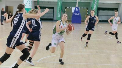 Aleksandra Kuczyńśka (z piłką) to liderka Bogdanki AZS UMCS Lublin
