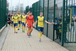 Czarni Połaniec – Avia Świdnik 4:2. Cztery rzuty karne dla rywali i pierwsza wyjazdowa porażka