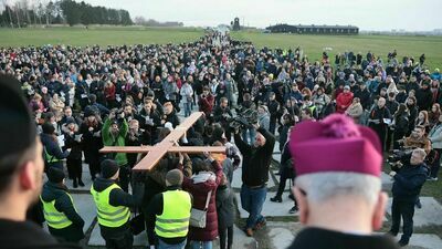 Wyjątkowa Droga Krzyżowa w Lublinie. W tym roku w dwóch językach. Zdjęcia