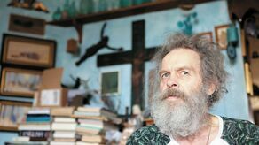 Benek Homziuk jest chodzącą encyklopedią, jeśli chodzi o Adam Setkowicza. Posiada największy w Polsce zbiór jego widokówek i obrazów. Wie wszystko o rodzinie artysty; chyba do kilku pokoleń wstecz