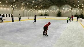 Mniej sprzedanych biletów, ale więcej łyżwiarzy ze szkół – to wstępny bilans kończącego się sezonu na lodowisku