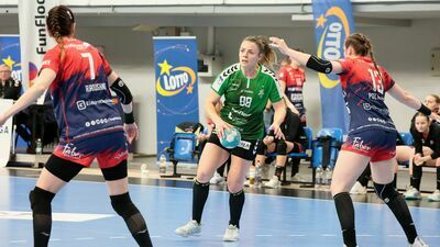 Romana Roszak (z piłką) to jedna z liderek MKS FunFloor Lublin