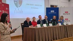 Na festiwal „Dwa Teatry” do Zamościa z Zamościa zapraszali we wtorek (od lewej): Janusz Kukuła, Agnieszka Kamińska, Michał Mulawa, Andrzej Wnuk, Mateusz Matyszkowicz, Kalina Cyz.