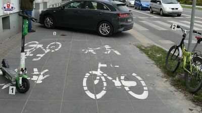 Nastolatka na hulajnodze i starszy pan na rowerze. Doszło do zderzenia 