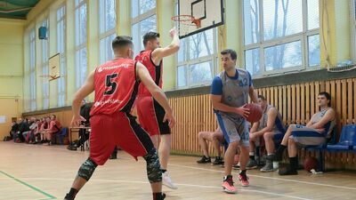 Piotr Ziółkowski (z piłką) to lider Symbitu