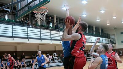 Fragment meczu The Reds Iglo-Klima (czerwone stroje) – Kanina