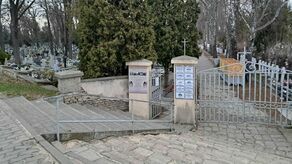 Jednym z priorytetowych zadań do wykonania jest remont bramy wejściowej i schodów przy niej, a także odnowienie ogrodzenia, które po budowie wiaduktu w 1979 roku stanowi ono mur oporowy dla chodnika i ulicy, a przez to obecnie grozi zawaleniem.