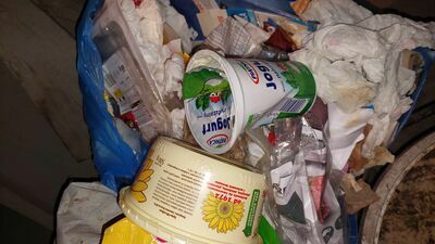 Alarm ze żłobka. Kiedy do domu weszła Straż Miejska, zobaczyła czym pali się w piecu