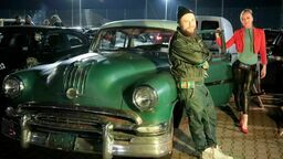 Takich samochodów nie zobaczysz codziennie. Nocą klasyki wyglądają jeszcze lepiej. Zdjęcia