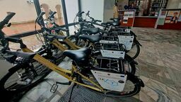 W punkcie IT na parterze zamojskiego ratusza jest w tej chwili kilka rowerów, ale gdy sezon turystyczny rozkręci się na dobre, sprowadzonych ich tutaj zostanie więcej