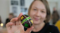 Według legendy  Matka Boska, idąc do grobu w poranek Wielkanocny, spotkała mężczyznę zmierzającego na targ, by sprzedać jajka, które miał w koszyku.