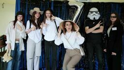 Wizyty w telewizji, nauka biznesu i profesor z Kostaryki. VII Liceum kusiło przyszłych uczniów