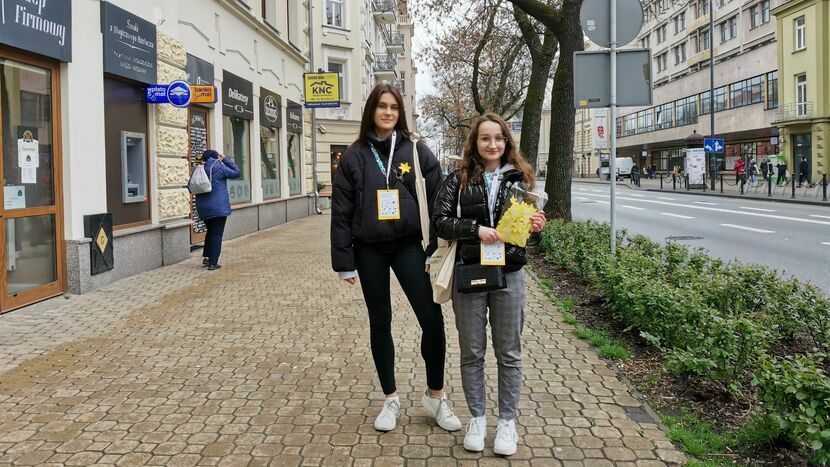 Wiktoria i Beata, wolontariuszki akcji „Żonkile”