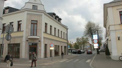 150 krzeseł bankietowych i gimbal. Ratusz urządza Krótką 1 