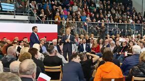 Ktoś z trybun rzucił jajkami 