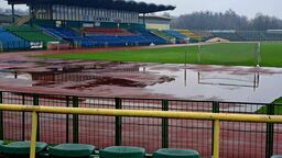 Stadion Ośrodka Sportu i Rekreacji jest w fatalnym stanie. Co do tego nikt chyba nie ma wątpliwości. Problem w tym, że wizja obiektu po przebudowie przedstawiona przez projektantów i zaakceptowana przez miasto nie podoba się piłkarskim kibicom i władzom KS Hetman.